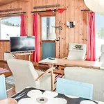 2 Bedroom Beautiful In Dom wakacyjny *
