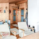 2 Bedroom Beautiful In Dom wakacyjny *